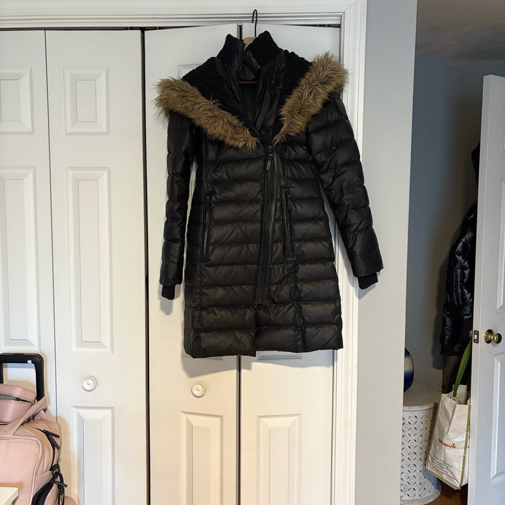 Artilier Noir RUDSAK Black Puffer Coat with Faux Fur Trim